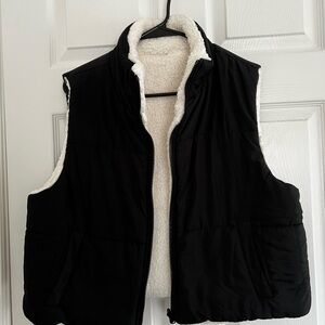 Forever 21 Black and Cream Reversible Vest